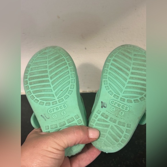 Crocs Girls Classic Star Charm Sandals (Light Green) - Picture 4 of 4